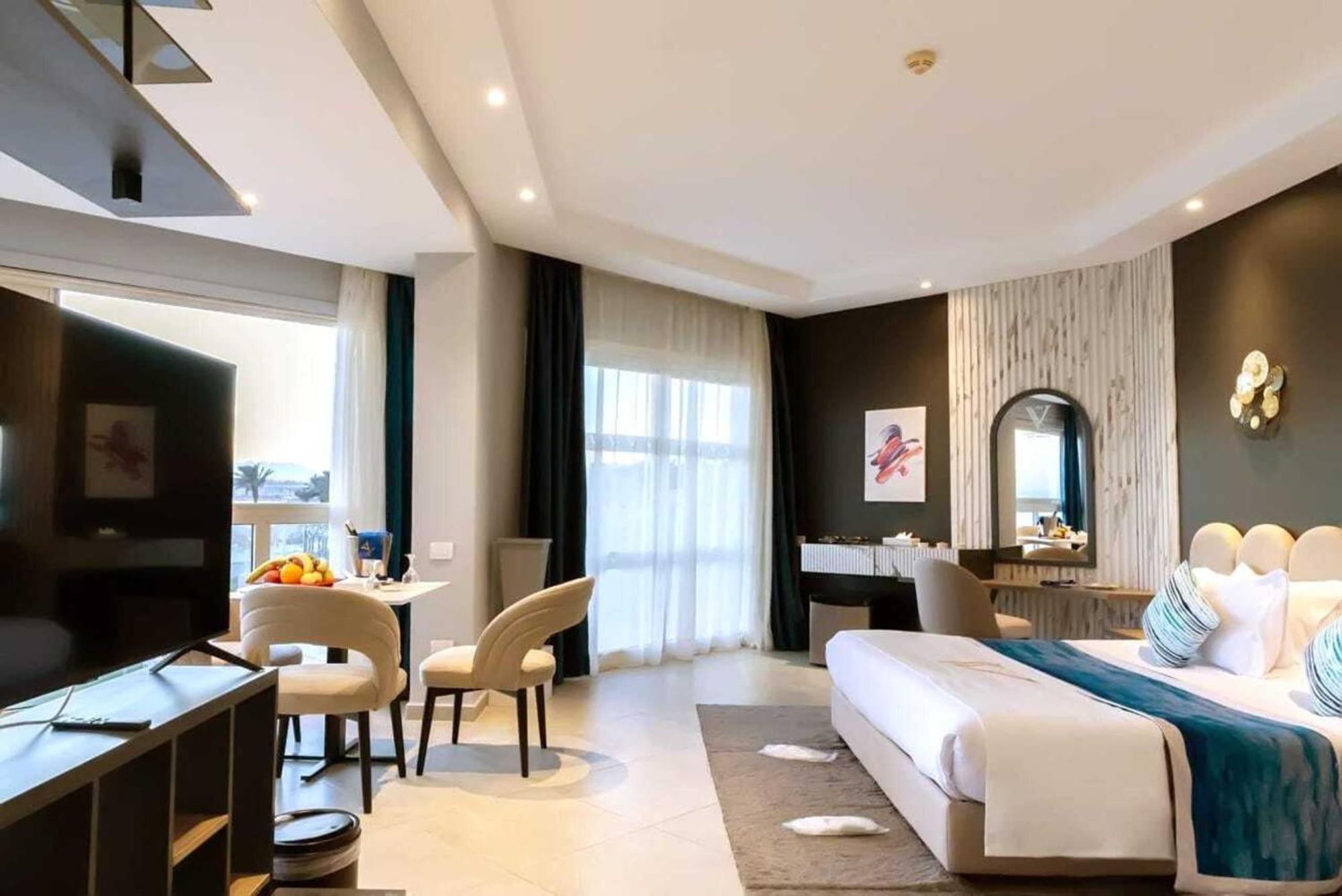 The V Luxury Resort Sahl Hasheesh Hurghada Luaran gambar A room at the hotel