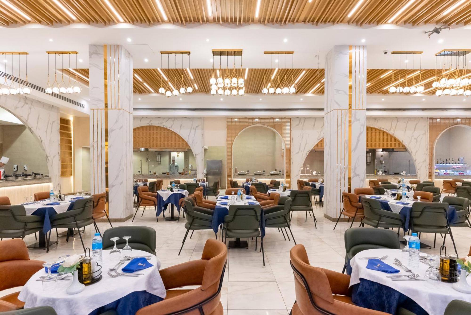 The V Luxury Resort Sahl Hasheesh Hurghada Luaran gambar The interior of the restaurant