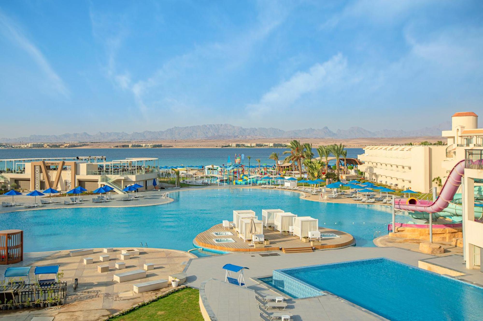 The V Luxury Resort Sahl Hasheesh Hurghada Luaran gambar View of the resort