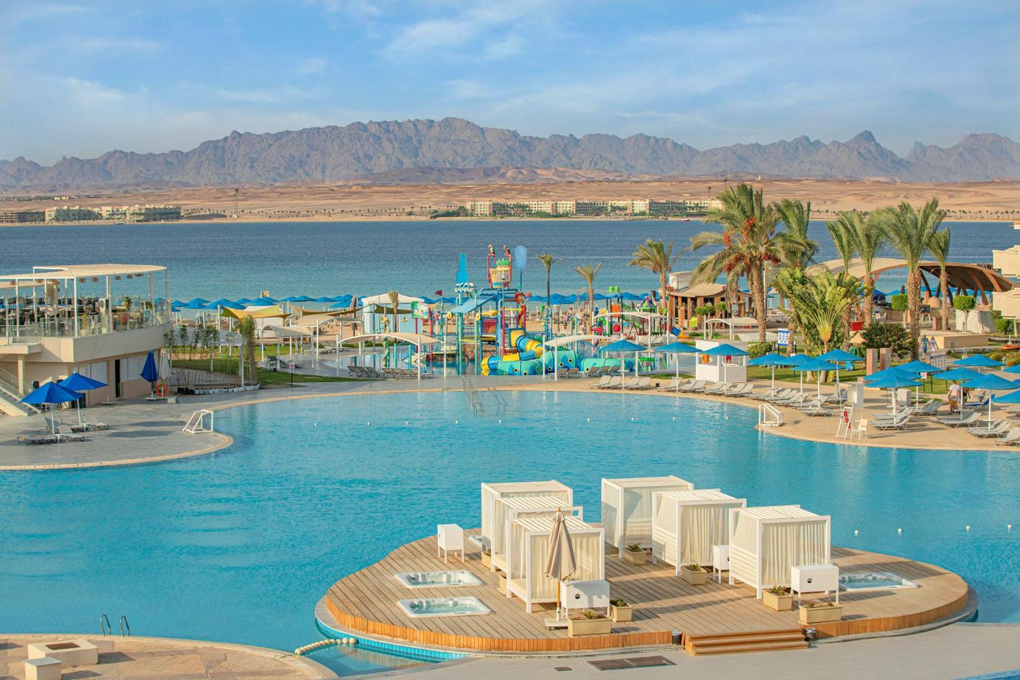 The V Luxury Resort Sahl Hasheesh Hurghada Luaran gambar View of the Red Sea from the Hilton Sharm El Sheikh