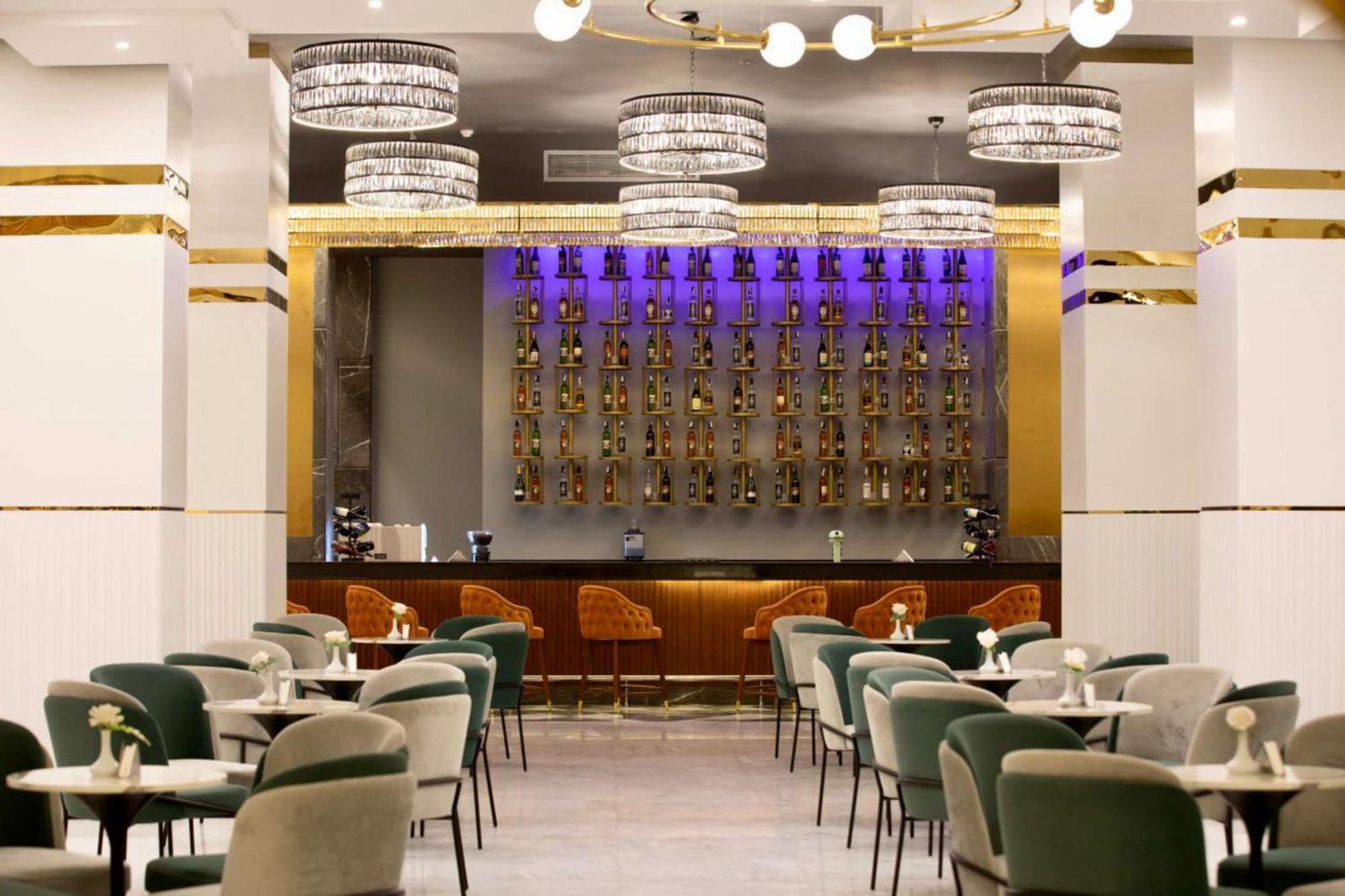 The V Luxury Resort Sahl Hasheesh Hurghada Luaran gambar The interior of the restaurant