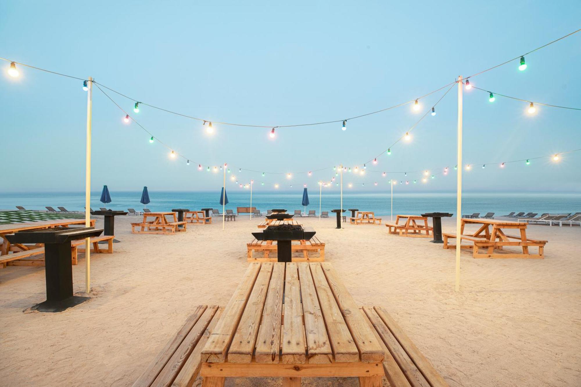 The V Luxury Resort Sahl Hasheesh Hurghada Luaran gambar The beach at the Standard