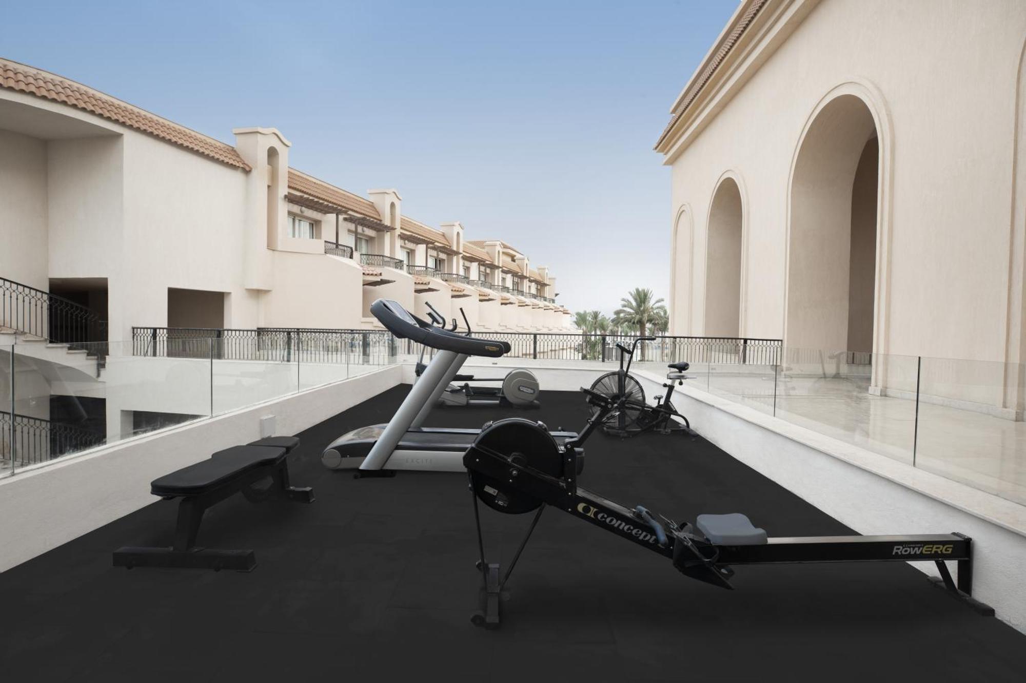 The V Luxury Resort Sahl Hasheesh Hurghada Luaran gambar The gym at the hotel