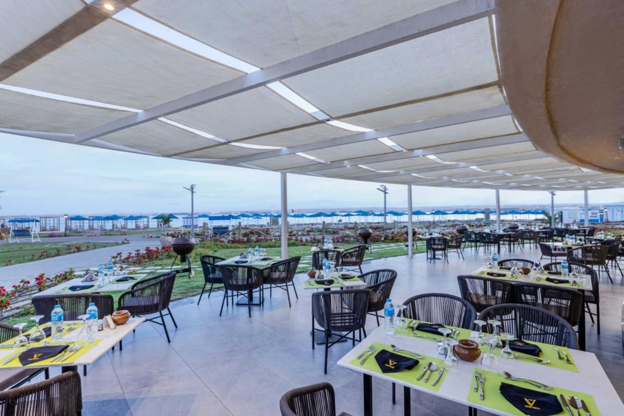 The V Luxury Resort Sahl Hasheesh Hurghada Luaran gambar The restaurant